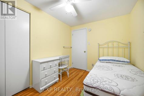 107 Archdekin Drive Brampton (queen Street Corridor) ON L6V 1Y8