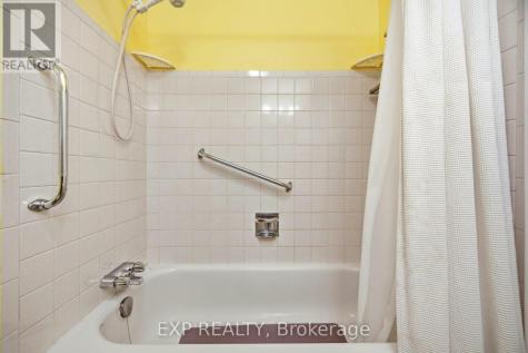 107 Archdekin Drive Brampton (queen Street Corridor) ON L6V 1Y8