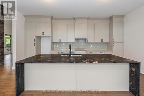 124 Dorothy Drive Blue Mountains ON N0H 1J0