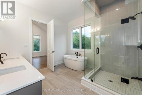 124 Dorothy Drive Blue Mountains ON N0H 1J0
