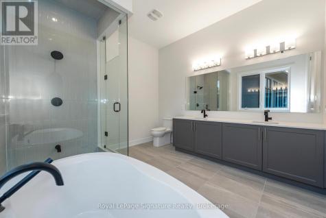124 Dorothy Drive Blue Mountains ON N0H 1J0