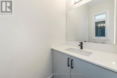 124 Dorothy Drive Blue Mountains ON N0H 1J0