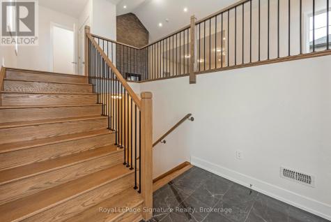 124 Dorothy Drive Blue Mountains ON N0H 1J0