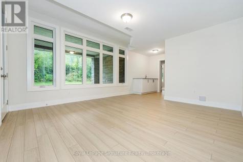 124 Dorothy Drive Blue Mountains ON N0H 1J0
