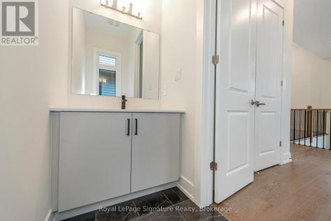 124 Dorothy Drive Blue Mountains ON N0H 1J0