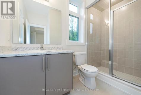 124 Dorothy Drive Blue Mountains ON N0H 1J0