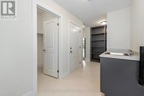 124 Dorothy Drive Blue Mountains ON N0H 1J0