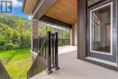 124 Dorothy Drive Blue Mountains ON N0H 1J0