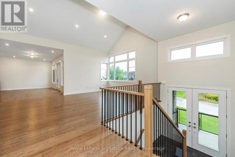 124 Dorothy Drive Blue Mountains ON N0H 1J0