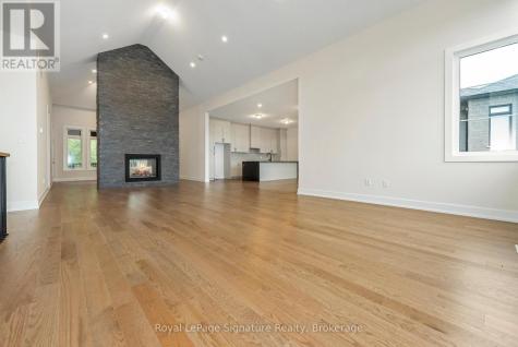 124 Dorothy Drive Blue Mountains ON N0H 1J0