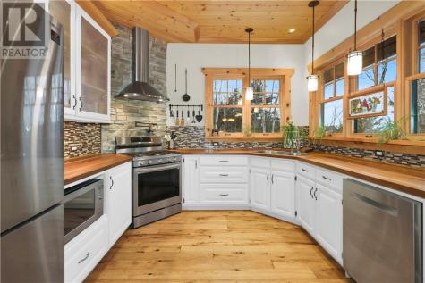 28 Beaver Pond Road Elliot Lake ON P5A 2J7