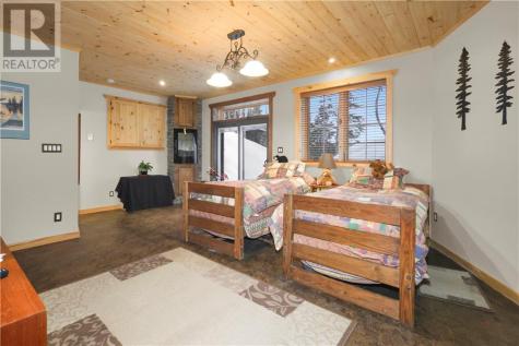 28 Beaver Pond Road Elliot Lake ON P5A 2J7