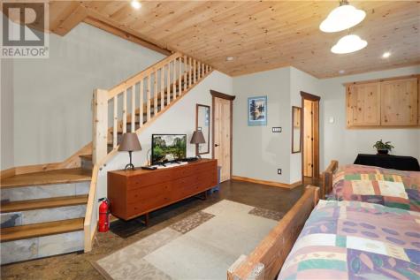 28 Beaver Pond Road Elliot Lake ON P5A 2J7