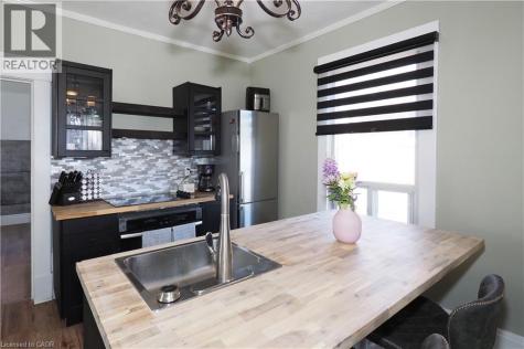 19 Paisley Heights Cambridge ON N1R 1B4