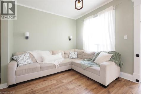 19 Paisley Heights Cambridge ON N1R 1B4