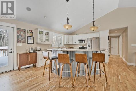 48 Tall Pines Drive Tiny ON L9M 0H4