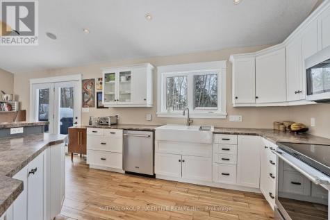 48 Tall Pines Drive Tiny ON L9M 0H4