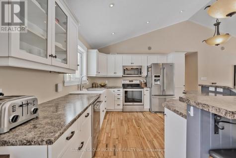 48 Tall Pines Drive Tiny ON L9M 0H4
