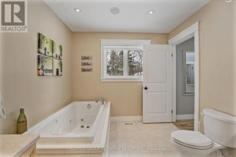 48 Tall Pines Drive Tiny ON L9M 0H4