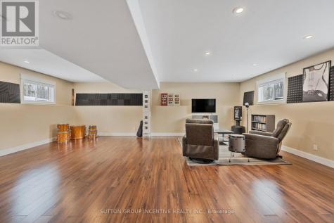 48 Tall Pines Drive Tiny ON L9M 0H4