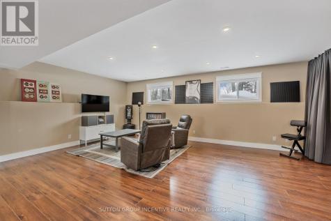 48 Tall Pines Drive Tiny ON L9M 0H4