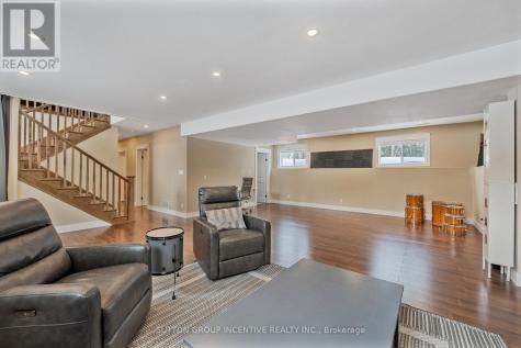48 Tall Pines Drive Tiny ON L9M 0H4