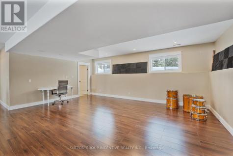 48 Tall Pines Drive Tiny ON L9M 0H4