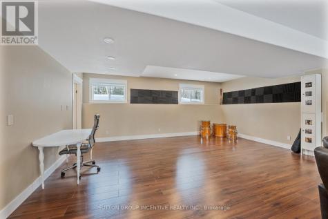 48 Tall Pines Drive Tiny ON L9M 0H4