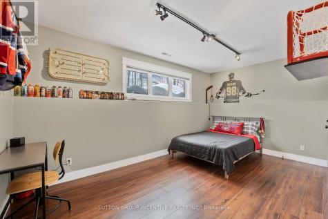 48 Tall Pines Drive Tiny ON L9M 0H4
