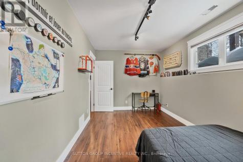 48 Tall Pines Drive Tiny ON L9M 0H4