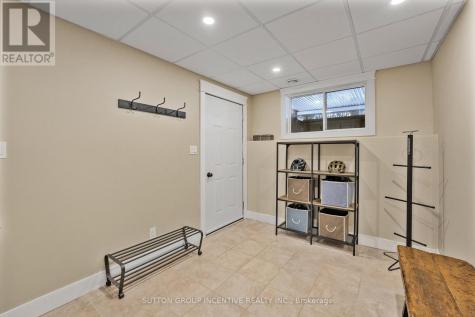 48 Tall Pines Drive Tiny ON L9M 0H4