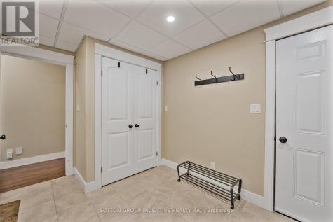 48 Tall Pines Drive Tiny ON L9M 0H4