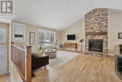 48 Tall Pines Drive Tiny ON L9M 0H4