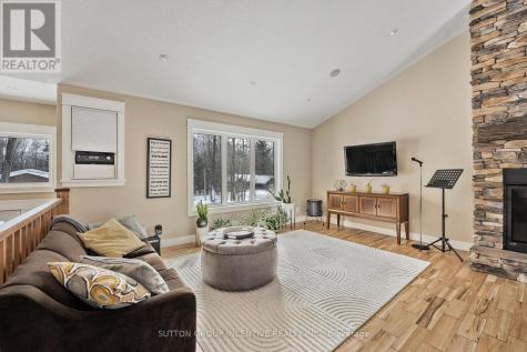 48 Tall Pines Drive Tiny ON L9M 0H4