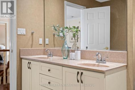 36 Ellingwood Court Markham (unionville) ON L3R 8A7