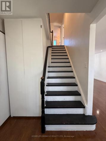 44 Knapton Avenue Ajax (central) ON L1S 5W1