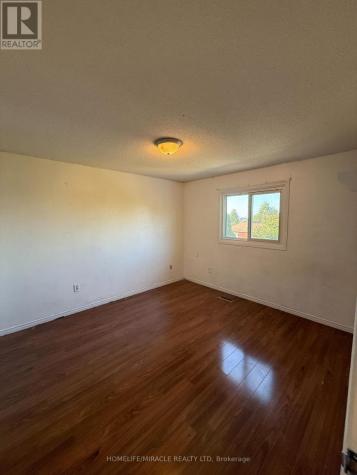 44 Knapton Avenue Ajax (central) ON L1S 5W1