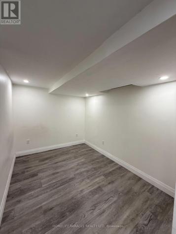 44 Knapton Avenue Ajax (central) ON L1S 5W1