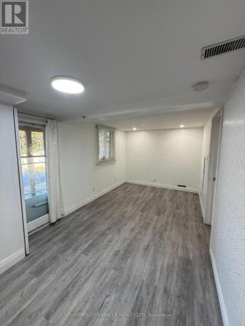 44 Knapton Avenue Ajax (central) ON L1S 5W1