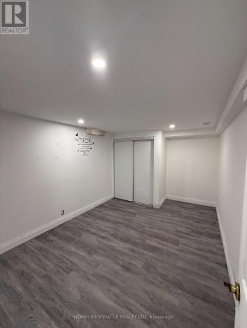 44 Knapton Avenue Ajax (central) ON L1S 5W1