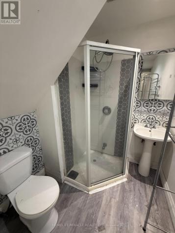 44 Knapton Avenue Ajax (central) ON L1S 5W1