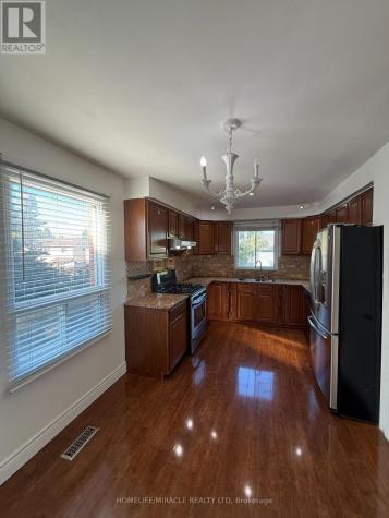 44 Knapton Avenue Ajax (central) ON L1S 5W1