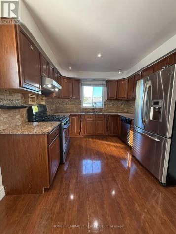 44 Knapton Avenue Ajax (central) ON L1S 5W1