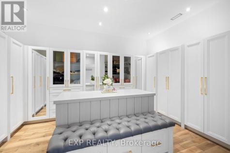 39 Orlin Chappel Court King ON L7B 0P6