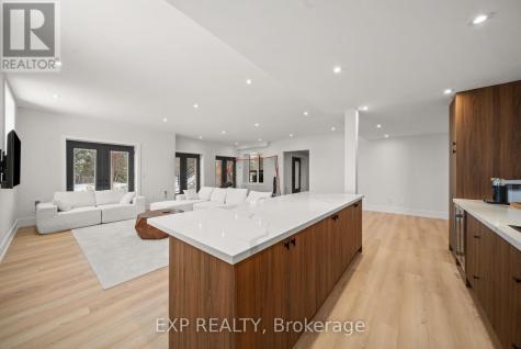 39 Orlin Chappel Court King ON L7B 0P6