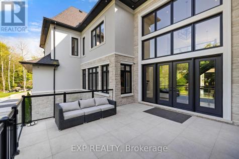 39 Orlin Chappel Court King ON L7B 0P6