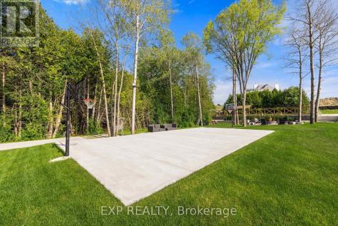 39 Orlin Chappel Court King ON L7B 0P6