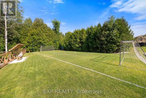 39 Orlin Chappel Court King ON L7B 0P6