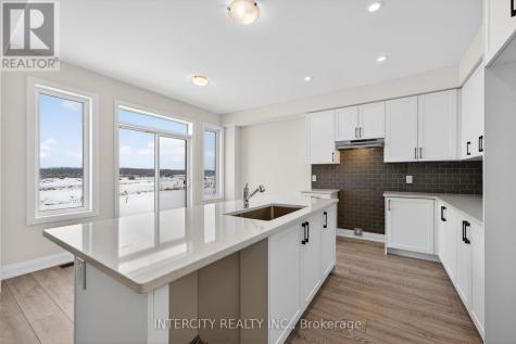 30 Legacy Circle Wasaga Beach ON L9Z 0M5