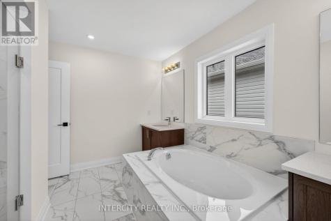 30 Legacy Circle Wasaga Beach ON L9Z 0M5
